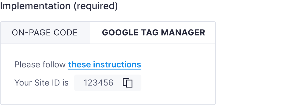 Panel de implementación con las pestañas de código en la página y Google Tag Manager y un ID de sitio